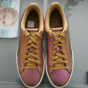 NWOB Women's Puma Basket Holographic 8.5